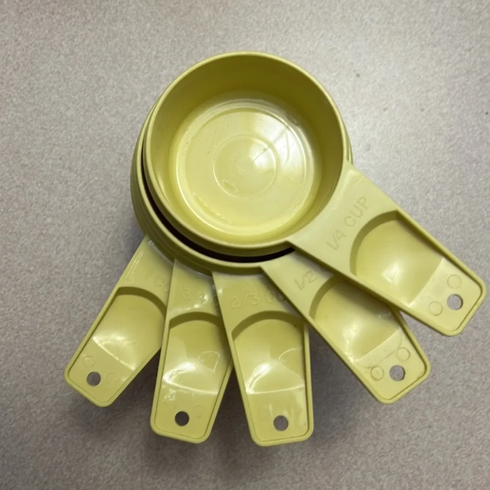 Tupperware Vintage Measuring Cups Nesting Set of 5 Golden - Picture 4 of 6